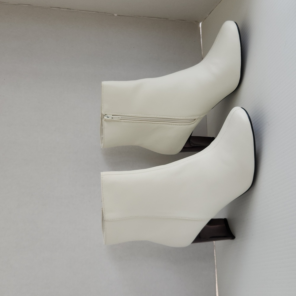 Rogue Boots, White, Ankle 8.5